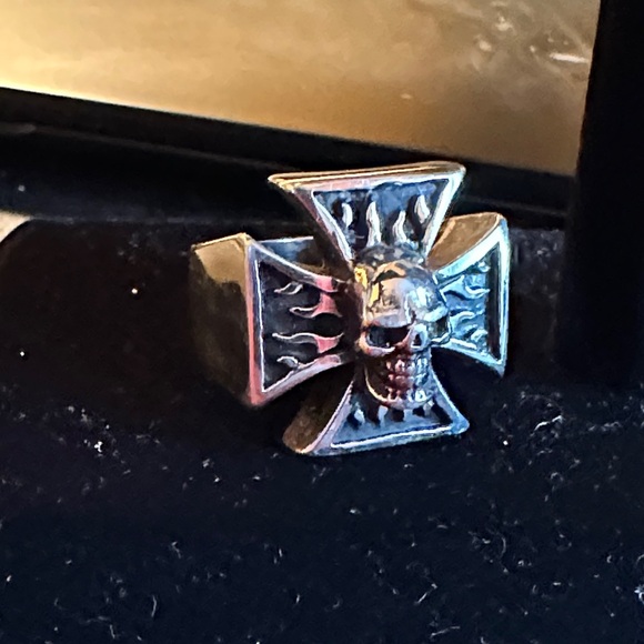 Sterling Silver Skull Cross Ring - Picture 2 of 7